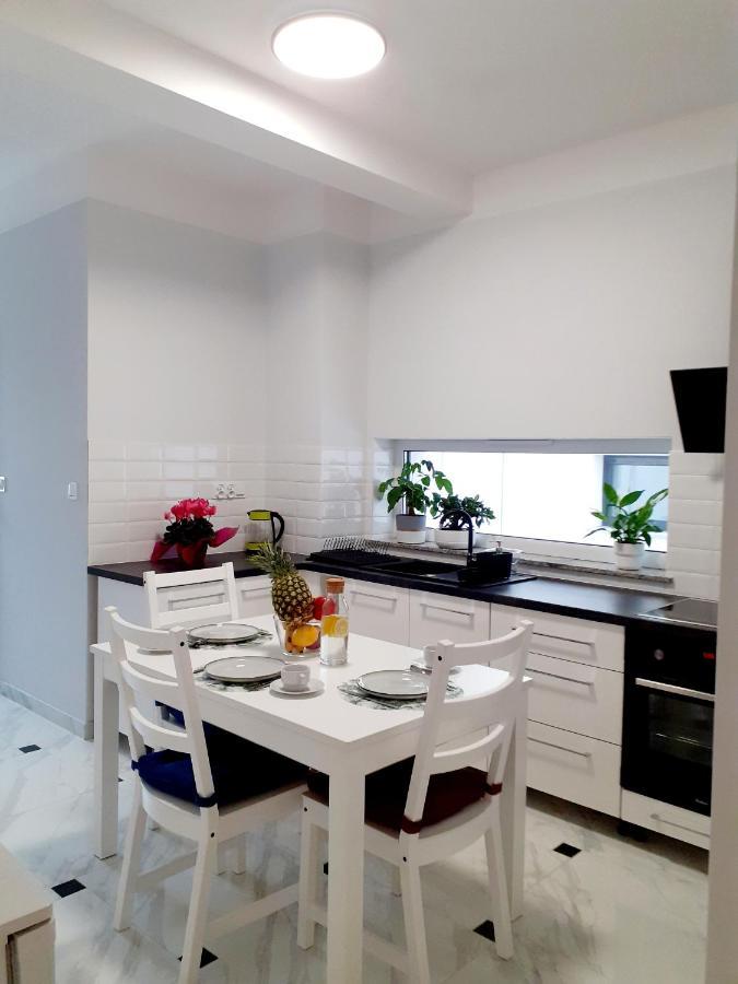 Willa Na Bielanach Apartment Bielany Wroclawskie Bagian luar foto
