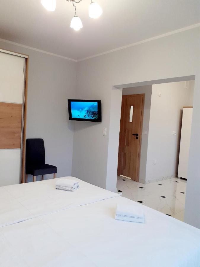 Willa Na Bielanach Apartment Bielany Wroclawskie Bagian luar foto